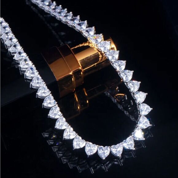 18k gold Zirconia heart TENNIS NECKLACE - Picture 2 of 6